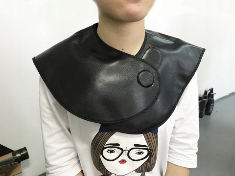 Kołnierz fryzjerski z liniami do strzyżenia