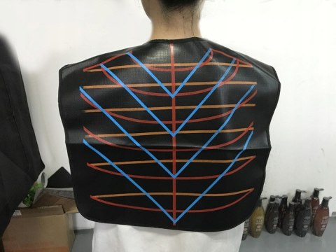 Kołnierz fryzjerski z liniami do strzyżenia